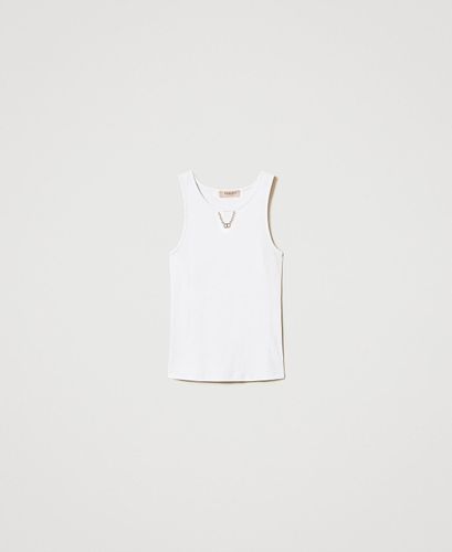 Ribbed top with chain