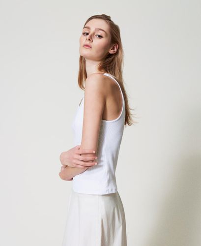 Ribbed top with chain