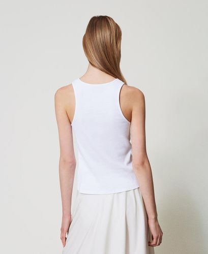 Ribbed top with chain