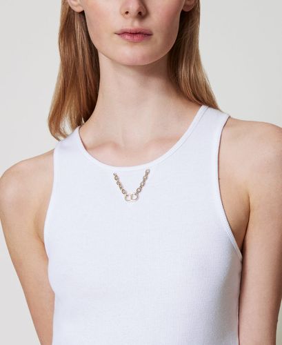 Ribbed top with chain