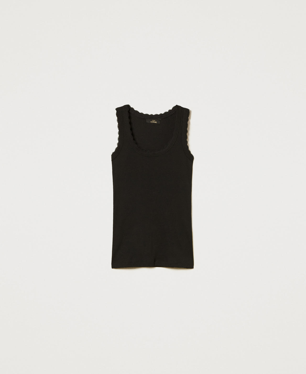 Fitted ribbed top with lace