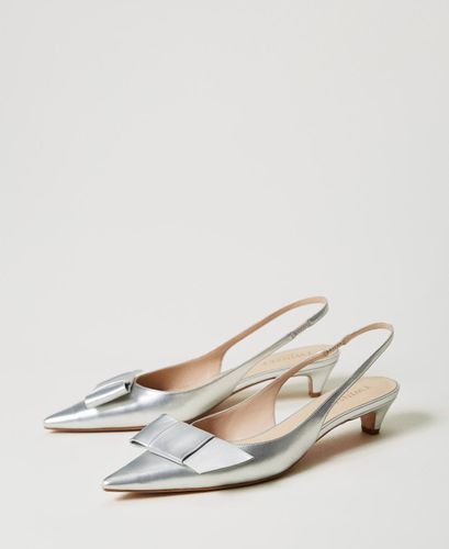 Sling back court shoes with bow Silver