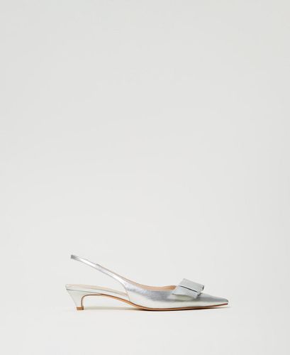 Sling back court shoes with bow Silver