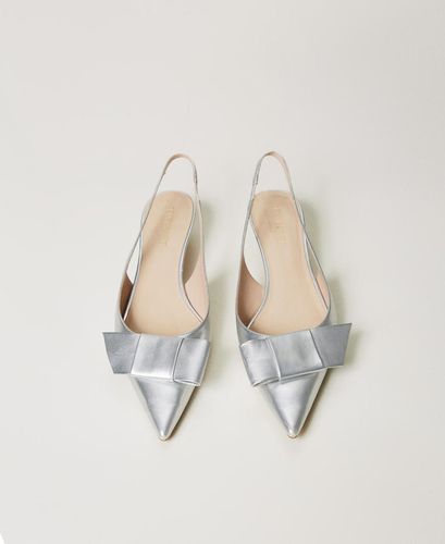Sling back court shoes with bow Silver