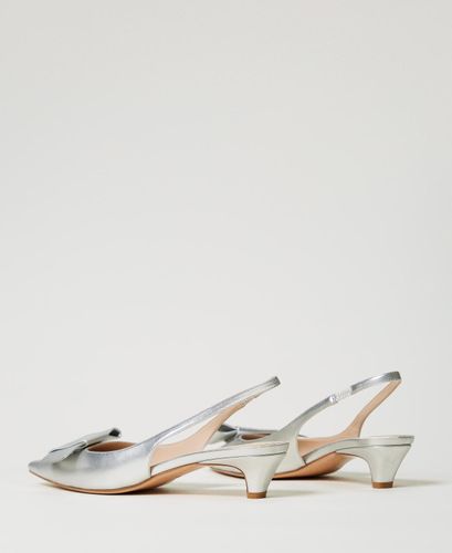 Sling back court shoes with bow Silver
