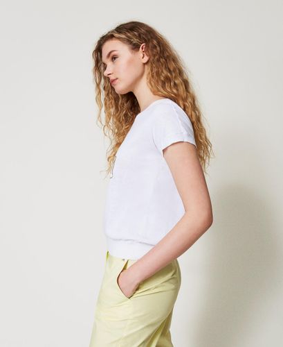 Knit t-shirt with embroidery