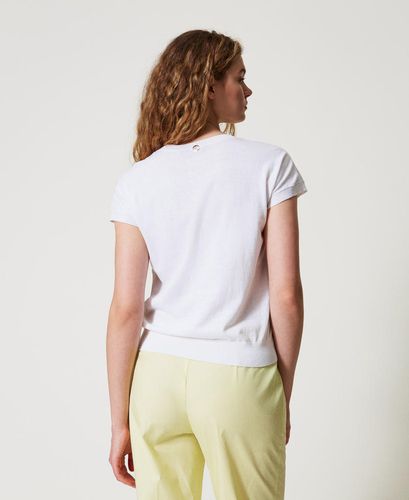 Knit t-shirt with embroidery