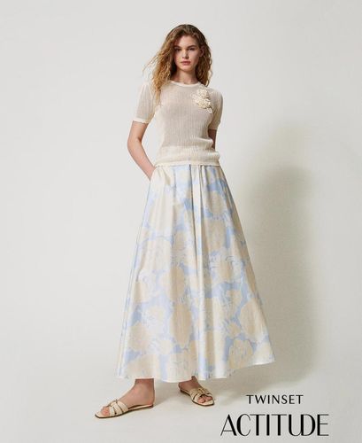Long skirt with rose print