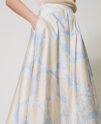 Long skirt with rose print