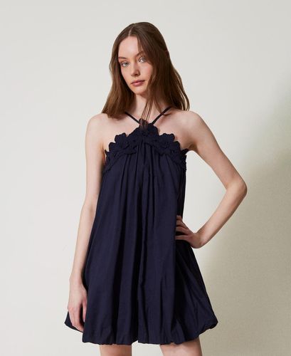 Short muslin dress with embroidered flowers