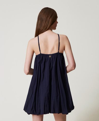 Short muslin dress with embroidered flowers