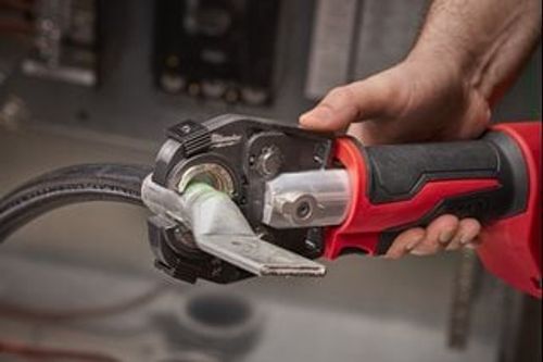מלחץ כבלים הידראולי MILWAUKEE M18 | כוח 53kN מקצועי | אטלס טולס