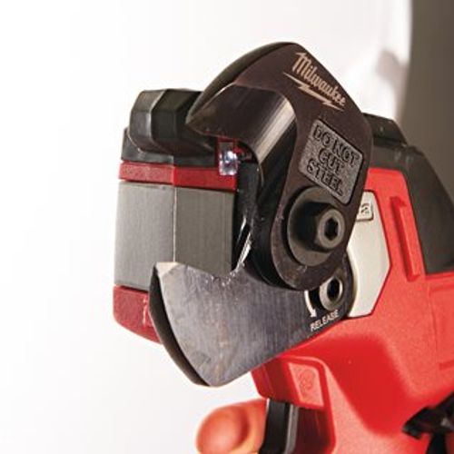 חותך כבלים נטען MILWAUKEE M12 CC-0 | חיתוך מקצועי 32 מ
