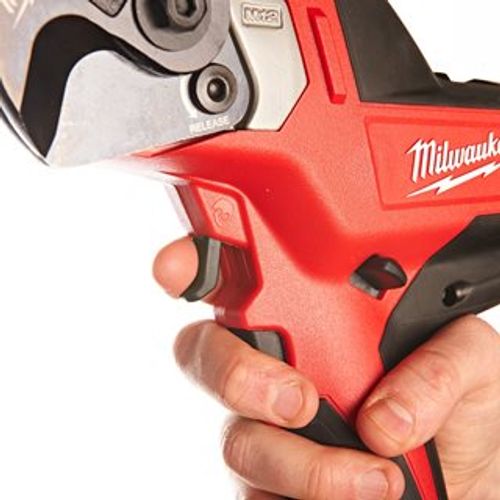 חותך כבלים נטען MILWAUKEE M12 CC-0 | חיתוך מקצועי 32 מ