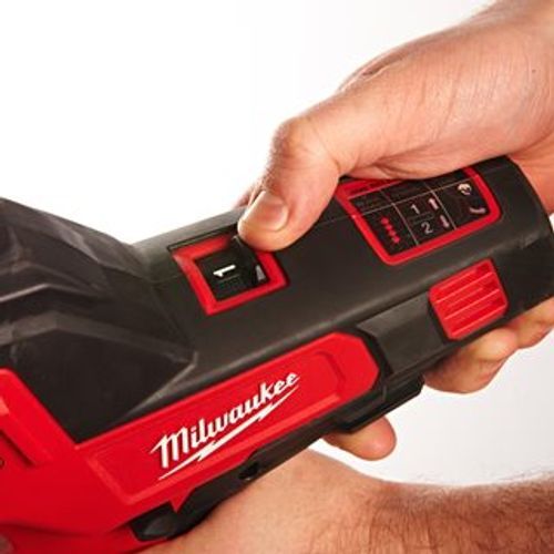 חותך כבלים נטען MILWAUKEE M12 CC-0 | חיתוך מקצועי 32 מ