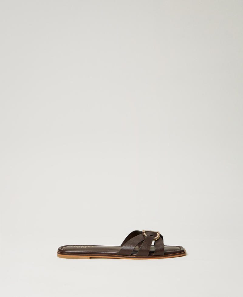 Leather slides with Oval T Chocolate Lab
