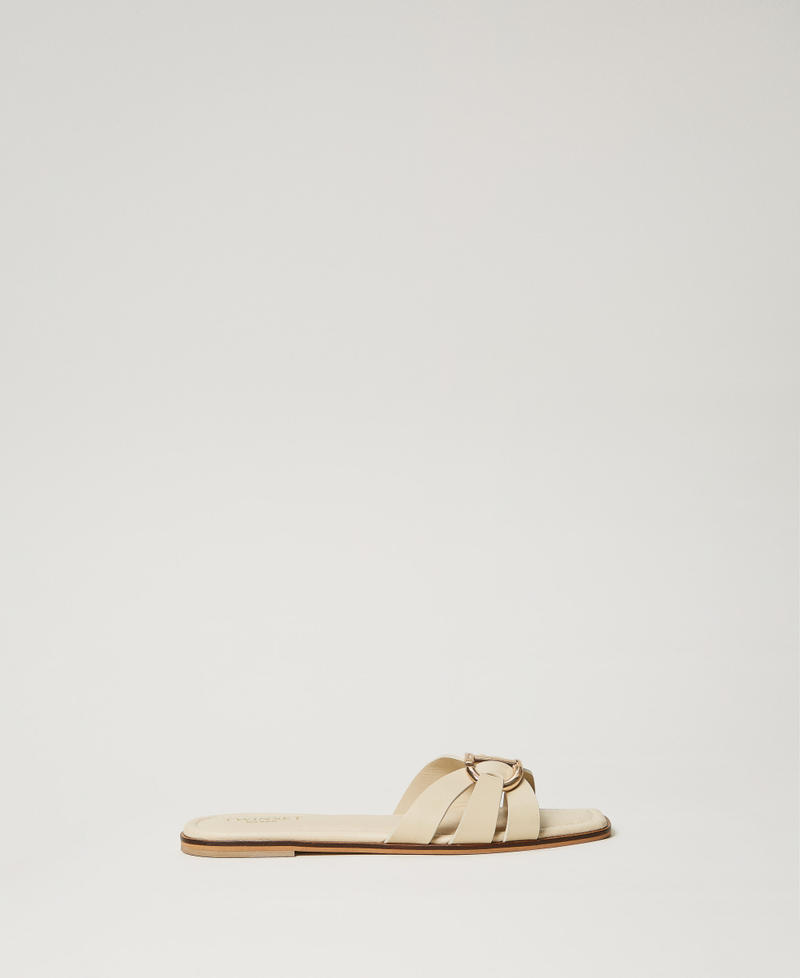 Leather slides with Oval T Pale "Ginger Root” Beige