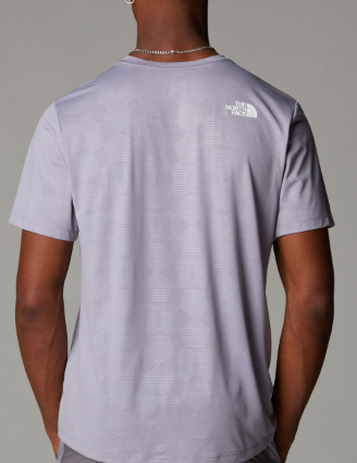 חולצת טי קצרה גברים 24/7 EMBOSSED מבית דה נורט פייס THE NORTH FACE