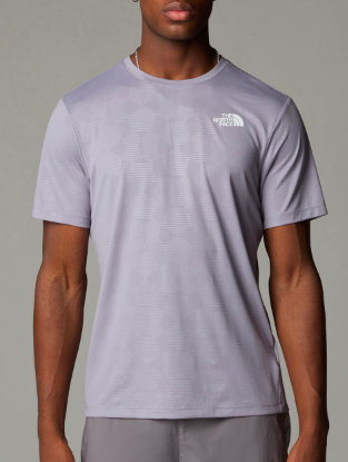 חולצת טי קצרה גברים 24/7 EMBOSSED מבית דה נורט פייס THE NORTH FACE