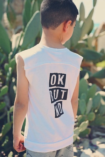 גופייה OK BUT NO לבן 4-12