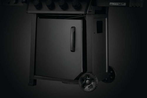 גריל גז נפוליאון FREESTYLE PHANTOM 425 IL בצבע שחור סאטן עם 4 מבערי נירוסטה, כירת צד אינפרא אדום SIZZLE ZONE, רשתות צלייה WAVE, ארון תחתון ומדפי צד. משטח צלייה של 60X46 ס