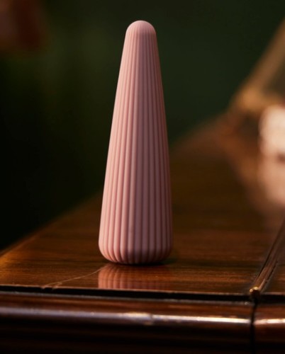 ויברטור קוני עם מגע משי לעונג מדויק ומפנק ToyPharm Sophia Silk Cone
