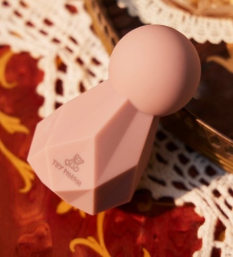 ויברטור אלגנטי עם מגע משי לעונג חושני ToyPharm Sophia Silk Dome