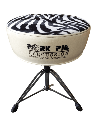 כסא תופים בעבודת יד בצבע שחור-לבן עם ריפוד קטיפה מבית PORK PIE PERCUSSION