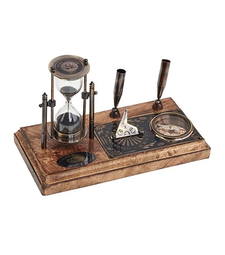מעמד שולחני יוקרתי עץ עם שעון חול, שעון שמש, מעמד עטים ומצפן - חום