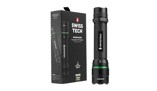: פנס לד נטען SWISS TECH דגם ST031621 עם 1000 לומנס, מבנה אלומיניום בעיצוב שישה-צדדי למניעת גלגול, טכנולוגיית זום מתקדמת וארבעה מצבי תאורה שונים. בעל עמידות למים IPX4 וטווח הארה של עד 100 מטר.