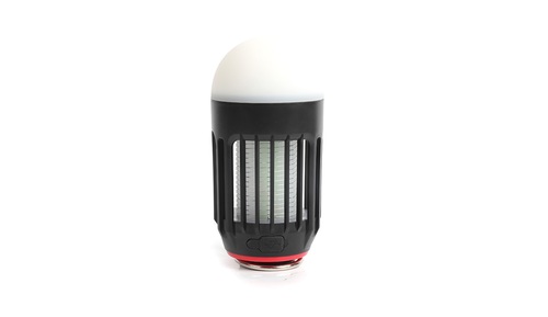 פנס קמפינג דו-תכליתי SWISS TECH  דגם ST033001 עם תאורת LED 150 לומנס וקוטל יתושים UV מובנה. בעל מבנה ABS עמיד למים IPX4, סוללה נטענת עם זמן עבודה של עד 12 שעות וידית נשיאה מובנית. פתרון אקולוגי ללא כימיקלים וריח.
