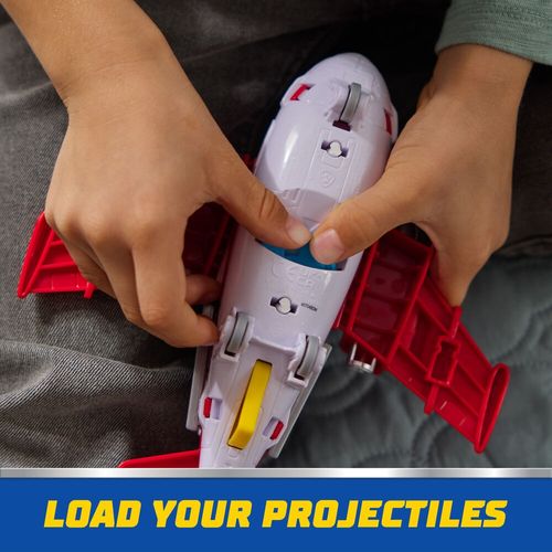 מטוס חילוץ אווירי יורה דסקיות עם דמות מרשל