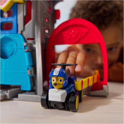 מגדל תצפית עם מנוף, 7 אזורי משחק ומסוק עם דמות צ'ייס