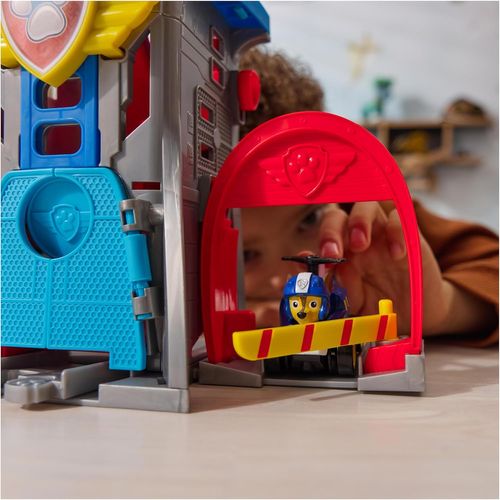 מגדל תצפית עם מנוף, 7 אזורי משחק ומסוק עם דמות צ'ייס