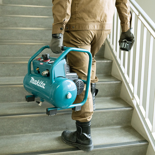 שימוש במדחס אוויר נטען מתח 40V דגם AC001GZ MAKITA