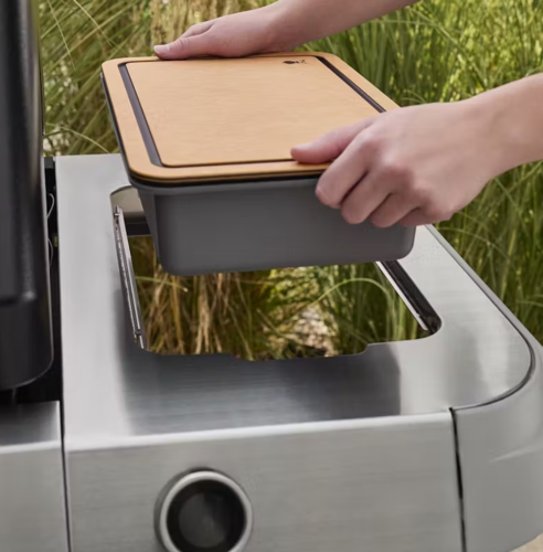 Weber Works עם מכסה קרש חיתוך