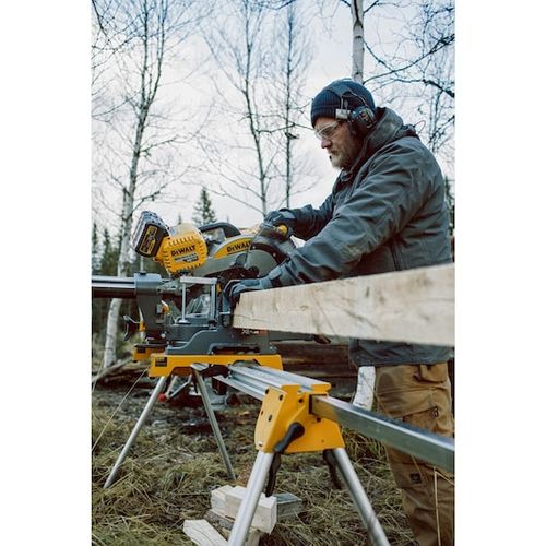 מסור פנדל DEWALT DHS780T2A בצבע צהוב-שחור אופייני למותג, עם להב 305 מ