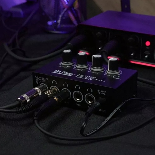 זוית נוספת On Stage HA4000 Four Channel Headphone Amp