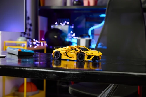 משחק לגו מכונית Chevrolet Corvette Stingray לגילאי 9+