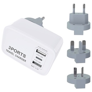 מתאם שקע בינלאומי עם 2 שקעי הטענה USB ושקע Type-C מבית Charge-it