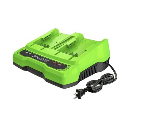 מטען מהיר כפול GREENWORKS 24V 4A דגם 99594-1 עם שני תאי טעינה עצמאיים, זרם טעינה גבוה ותאימות לכל סוללות סדרת 24V
