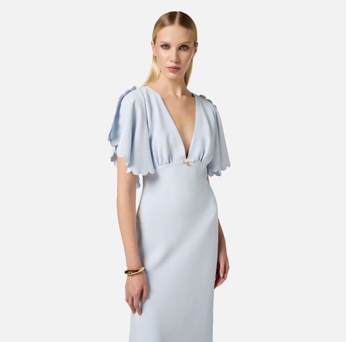 Dress in lightweight crêpe fabric with embroidered scallop