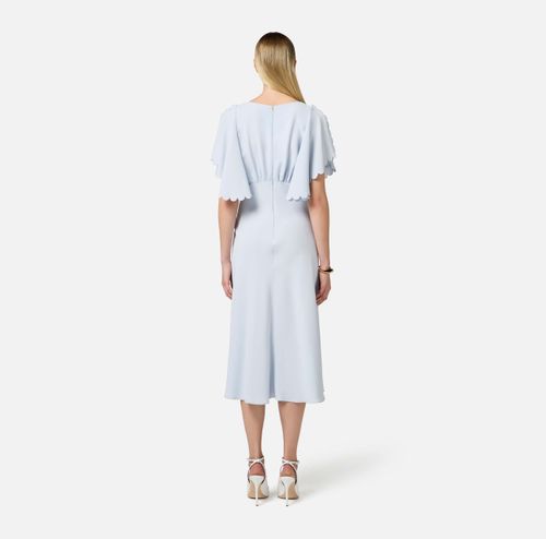 Dress in lightweight crêpe fabric with embroidered scallop