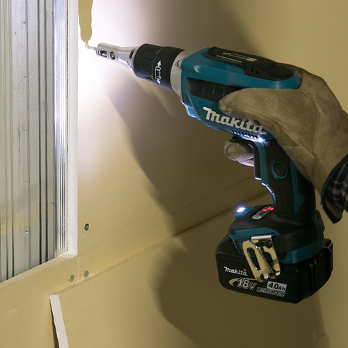 שימוש במברגת גבס מתח 18V דגם MAKITA DFS452Z