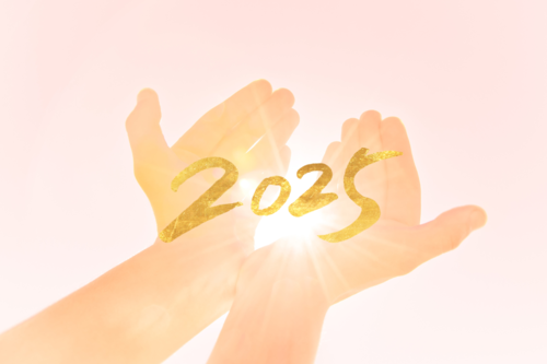 טרנדים חדשים בעולם התאורה לשנת 2025 - מאמר של  אלפאטק טכנולוגיות