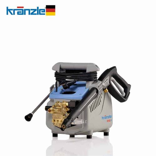מכונת שטיפה בלחץ גבוה KRANZLE 1050P עם לחץ 130 בר וספיקת מים 7.5 ליטר לדקה, מצוידת בחלקי פליז ונירוסטה איכותיים ובוכנת פלדה עם ציפוי קרמי לעמידות מקסימלית