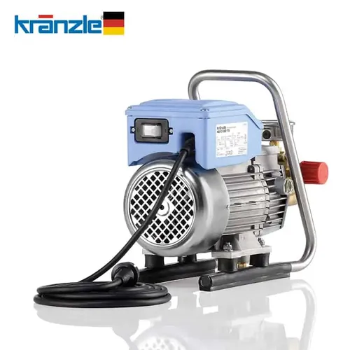 מכונת שטיפה בלחץ גבוה KRANZLE 7/122 TS עם לחץ 120 BAR וספיקת 7 ליטר לדקה, מתוכננת במיוחד לדיטיילינג מקצועי ושירותי טיפוח רכב ניידים, כוללת בוכנה מפלדה עם ציפוי קרמי וראש משאבה מפליז איכותי