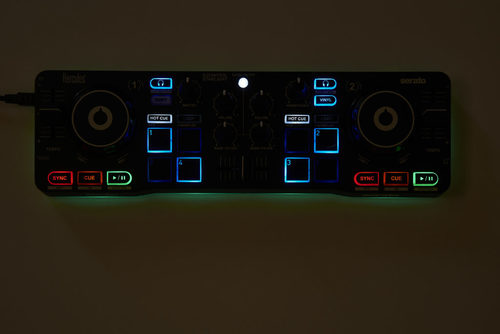 קונטרולר קומפקטי לדיג'יי מתחיל DJControl Starlight מבית Hercules