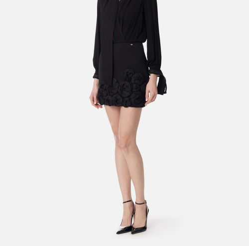 Skirt in crêpe fabric with embroidered roses