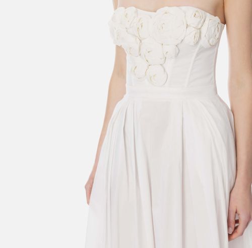 Dress in gabardine fabric with embroidered roses